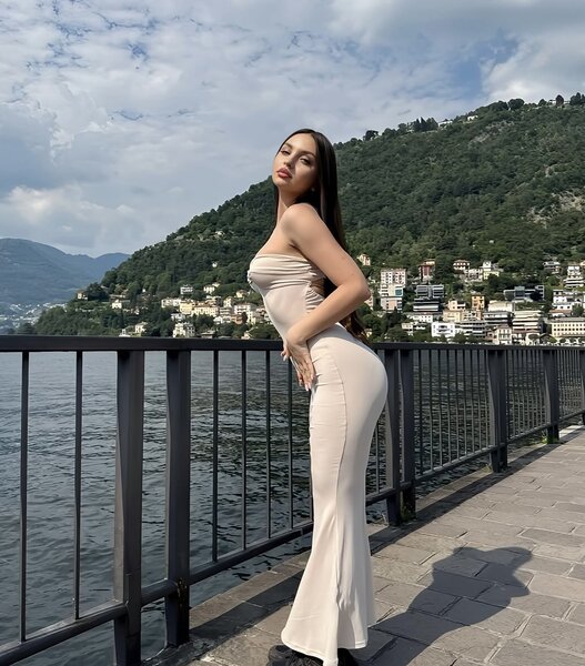 Italia. Agent luxuri Italia escort cauta fete serioase